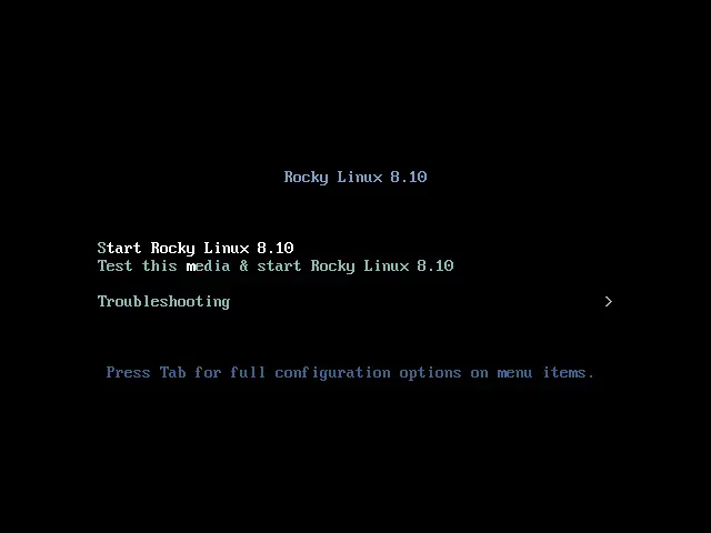 A Rocky Linux 8.10 rendszerindító menüje, amely a telepítő indítását, a média tesztelését vagy a hibaelhárítást kínálja.