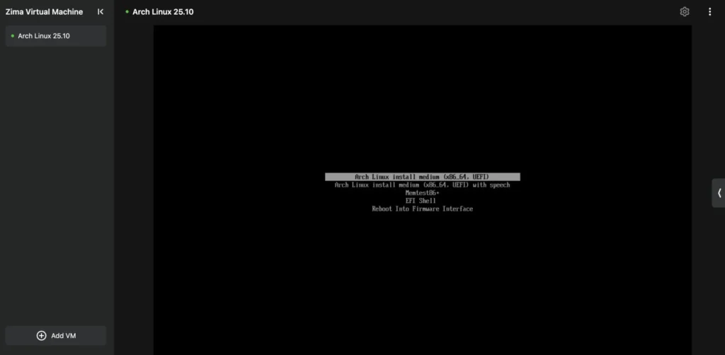 Arch Linux virtuális gép indítása a ZimaOS Virtual Machine felületén.